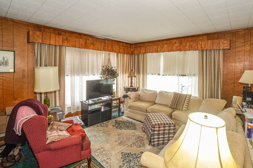 More Photos Of 314 Chippewa St, Ontonagon Hotel For Sale