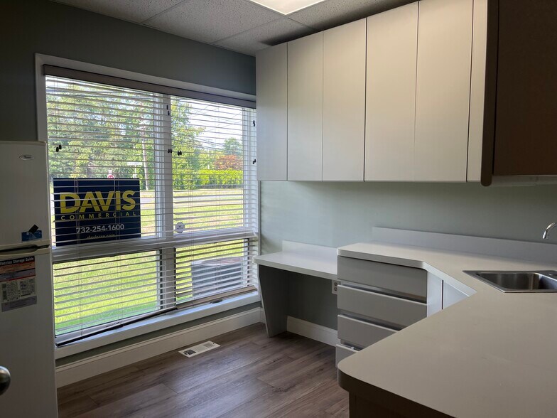 More Photos Of 1594-1600 US Highway 130, North Brunswick Medical For Lease