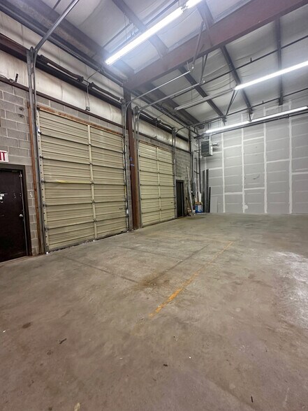 More Photos Of 92 Weston St, Hartford Light Distribution For Lease