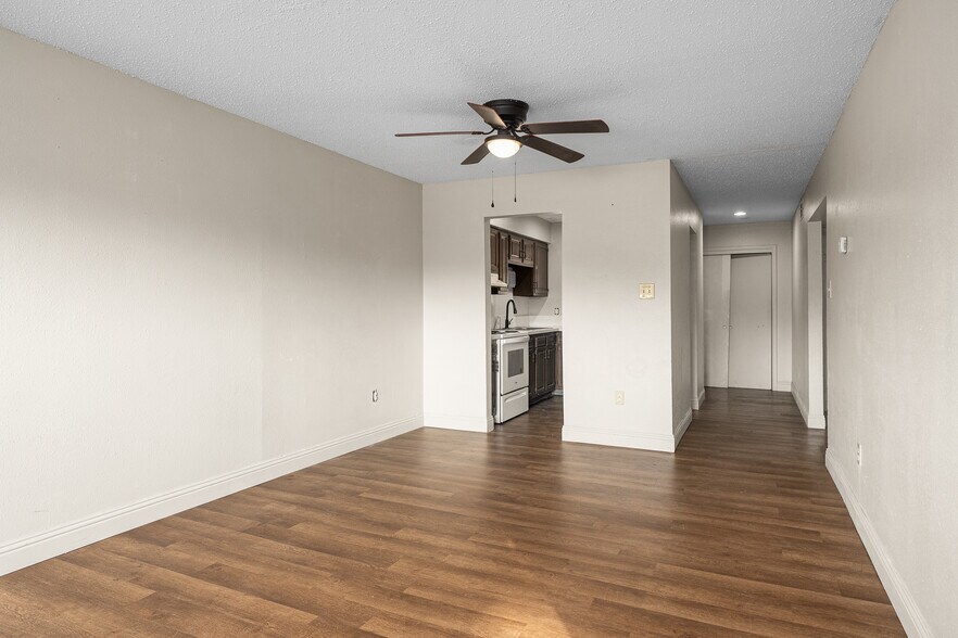 More Photos Of 401 N Cumberland Ave, Russellville Apartments For Sale
