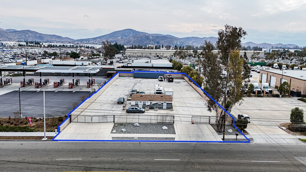 Primary Photo Of 15059 Slover Ave, Fontana Office For Lease