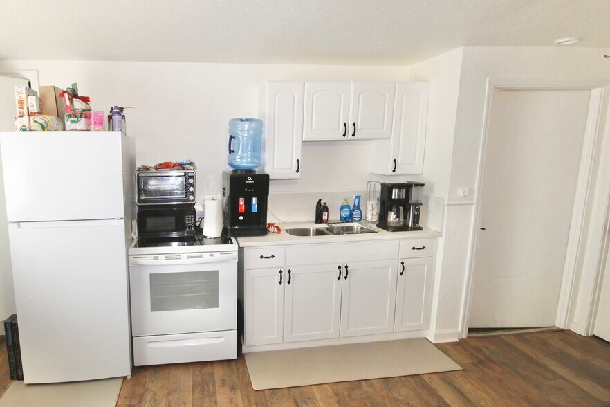 More Photos Of 610 Dundee Rd, Dundee Storefront Retail Residential For Lease