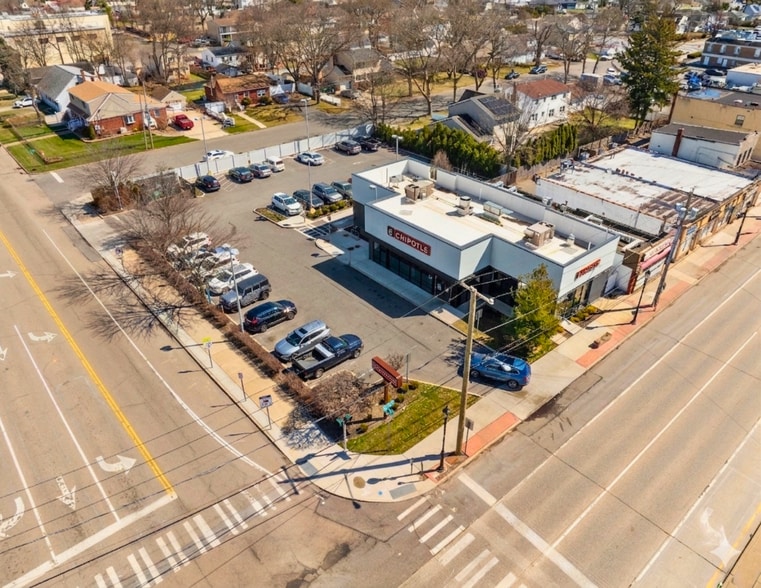 Primary Photo Of 1831 Deer Park Ave, Deer Park Fast Food For Sale