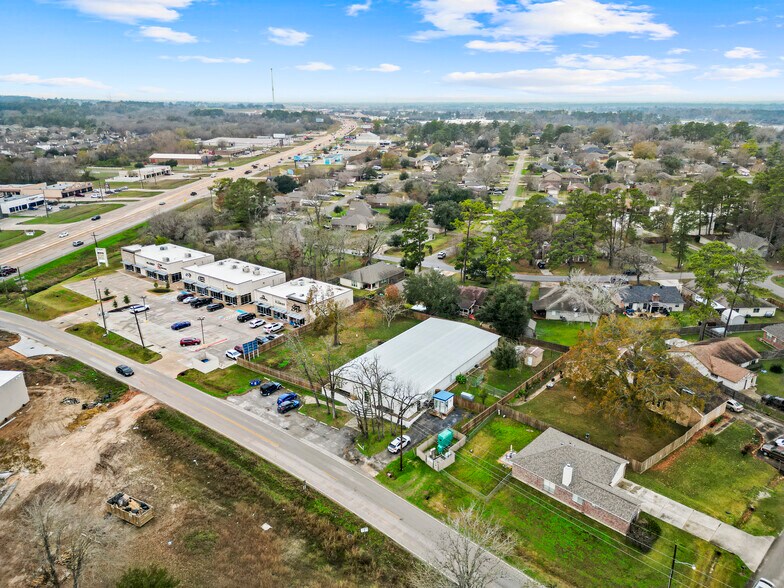 More Photos Of 119 Old River Rd, Montgomery Veterinarian Kennel For Sale