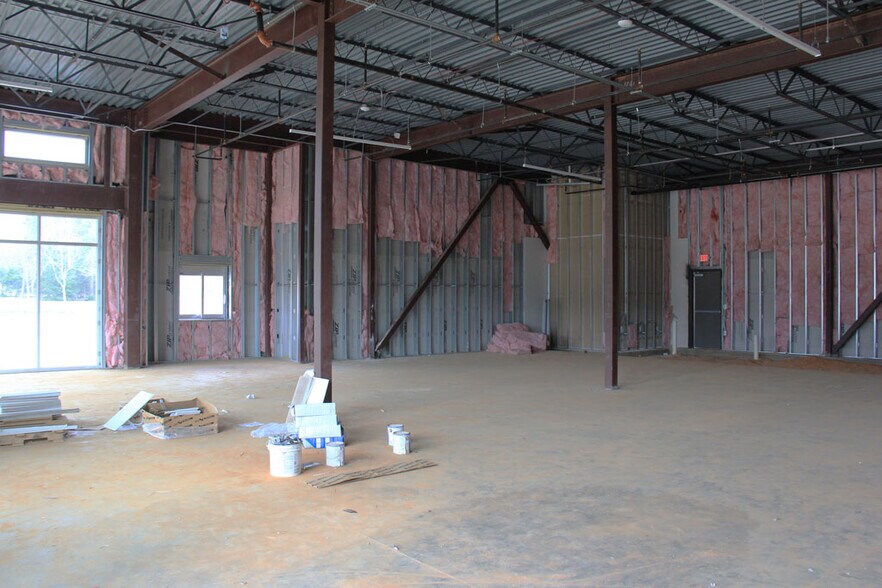 More Photos Of 1400 N Dickinson Dr, Rusk General Retail For Lease