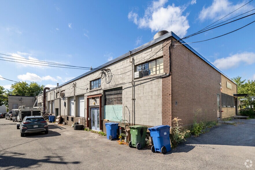 More Photos Of 170-216 Prom Ronald, Montréal-Ouest Warehouse For Lease