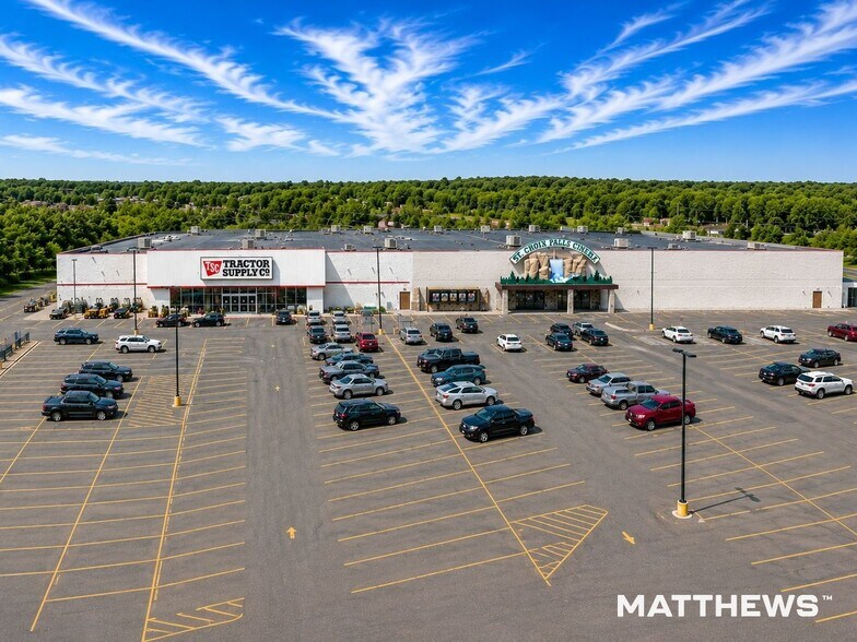 More Photos Of 2179 Us-8, Saint Croix Falls Freestanding For Sale