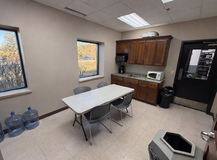 More Photos Of 875 Corporate Dr, Jordan Warehouse For Lease