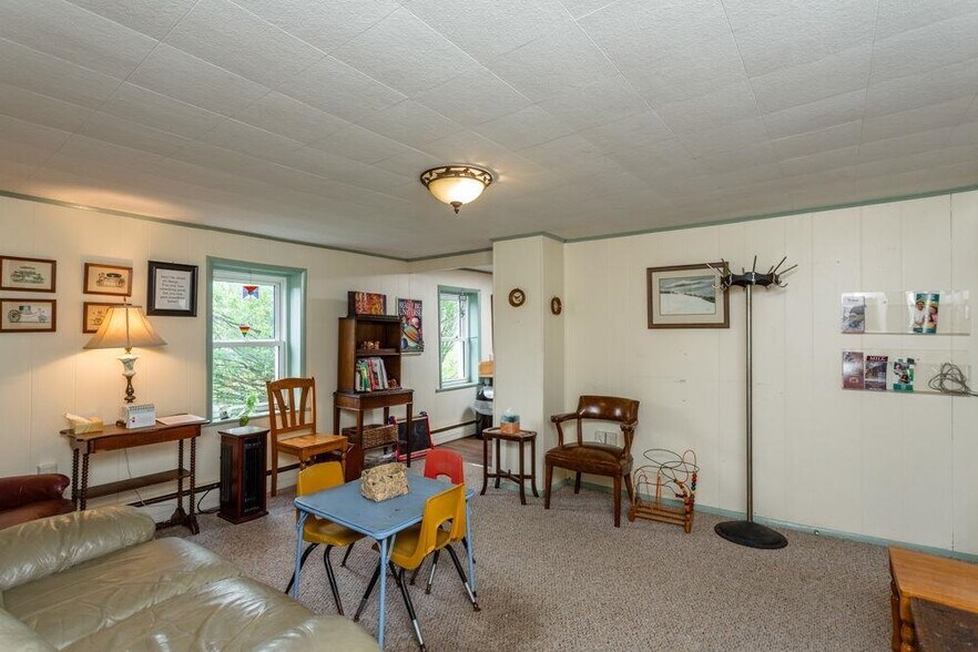 More Photos Of 133 W Springbrook Rd, Broadway Specialty For Sale