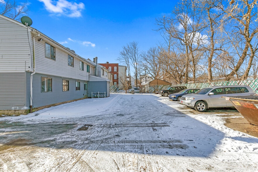 More Photos Of 5 Warner St Ext, Hartford Apartments For Sale
