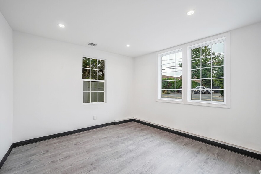 More Photos Of 533 Montauk Hwy, East Moriches Medical For Lease