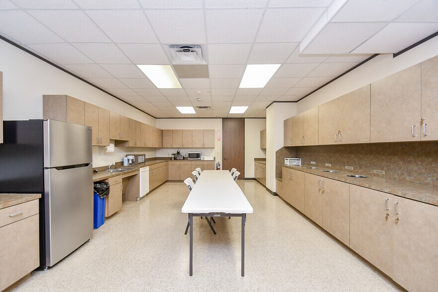 More Photos Of 15366 Park Row, Houston Office For Sale