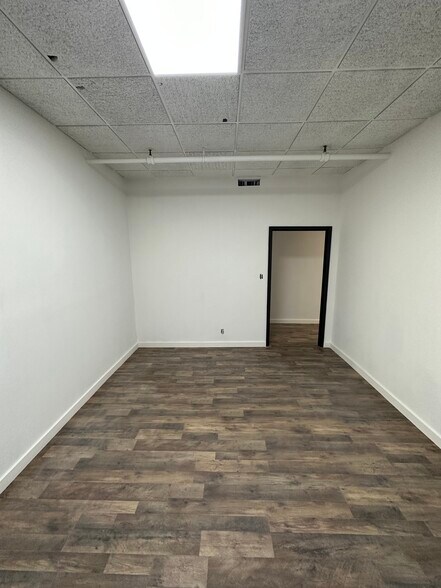 More Photos Of 805 E 139th St, Bronx Showroom For Lease