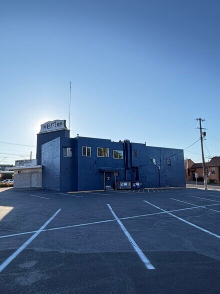 More Photos Of 8440 N Interstate Ave, Portland Freestanding For Lease