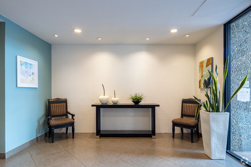 More Photos Of 1950 E 17th St, Santa Ana Office For Lease