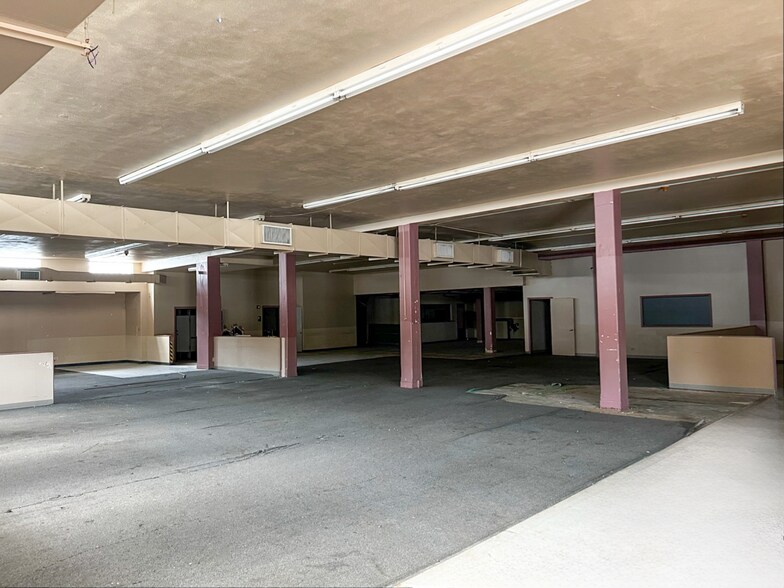 More Photos Of 2603 W Southcross Blvd, San Antonio Freestanding For Lease