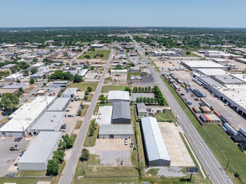 More Photos Of 116 NE 37th St, Oklahoma City Warehouse For Lease