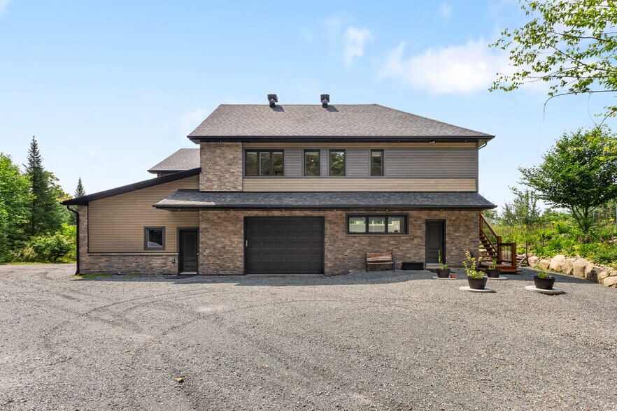 More Photos Of 57 Rue Allan, Brownsburg-chatham Apartments For Sale