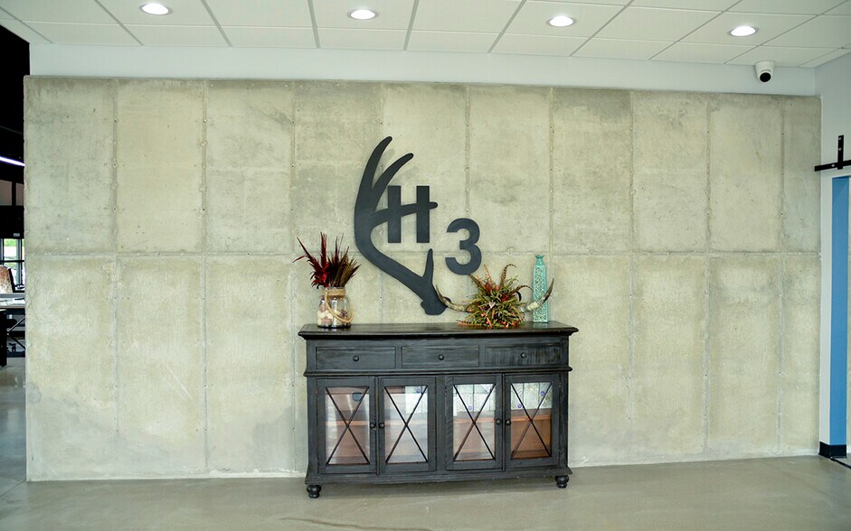 More Photos Of 13085 Harmon Rd, Fort Worth Industrial For Lease