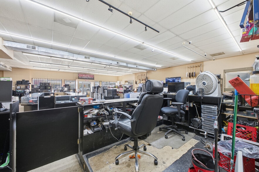 More Photos Of 3210 E Main St, Columbus Freestanding For Sale