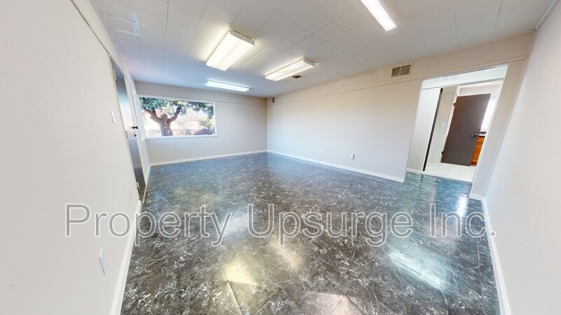 More Photos Of 1901 Railroad Ave, Pittsburg Office For Lease