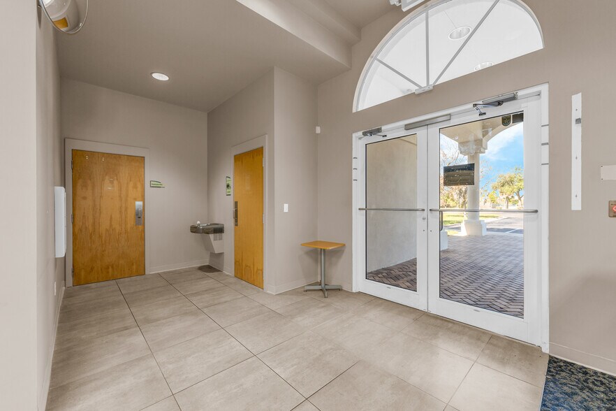 More Photos Of 1504 S Ridgewood Ave, Edgewater Bank For Sale