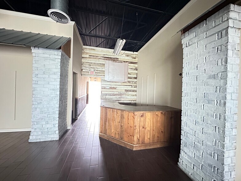 More Photos Of 2452 W Loop 340, Waco Freestanding For Lease