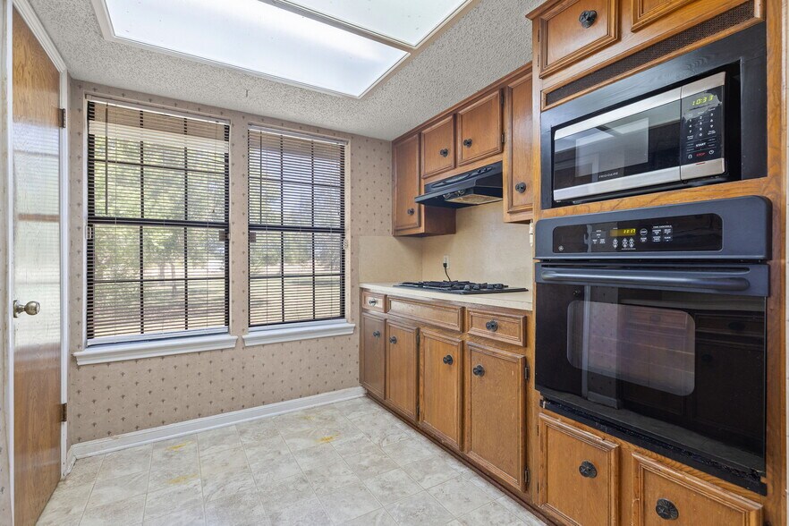More Photos Of 12409 Lowden Ln, Manchaca Flex For Sale