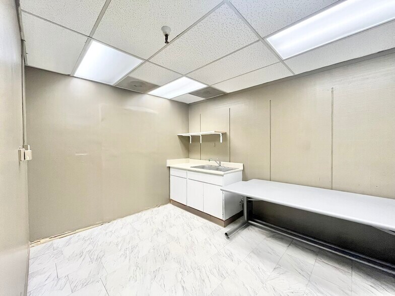 More Photos Of 408 Sunrise Ave, Roseville Storefront Retail Office For Sale