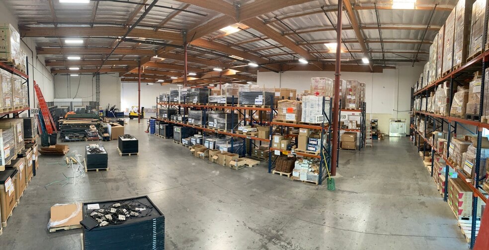 More Photos Of 38940 Trade Center Dr, Palmdale Warehouse For Lease
