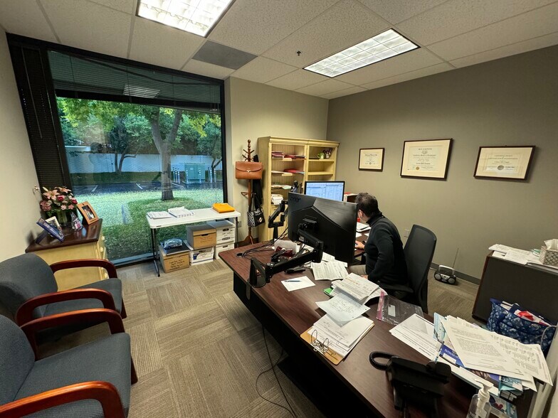 More Photos Of 7040 N Marks Ave, Fresno Office Residential For Lease