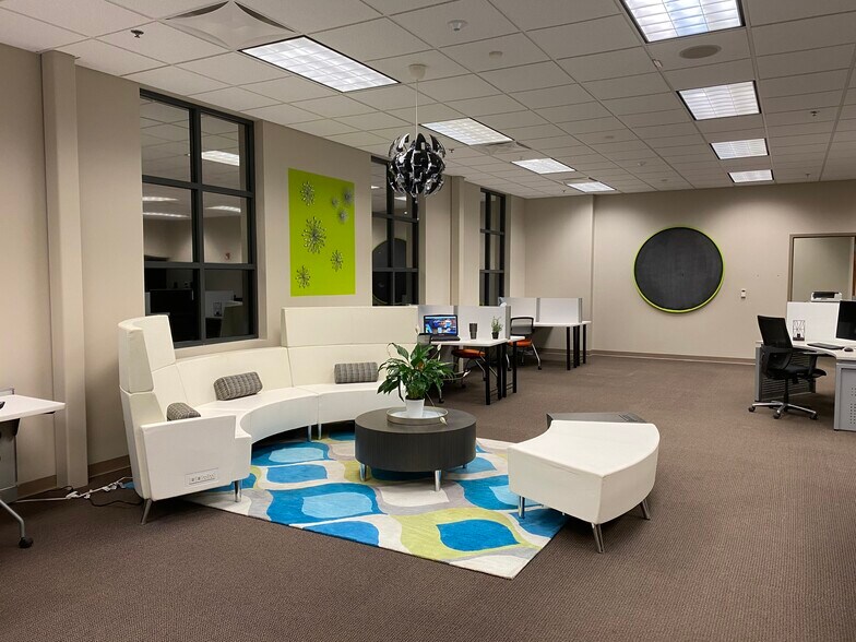 More Photos Of 3340-3350 NE Ralph Powell Rd, Lee's Summit Office For Lease