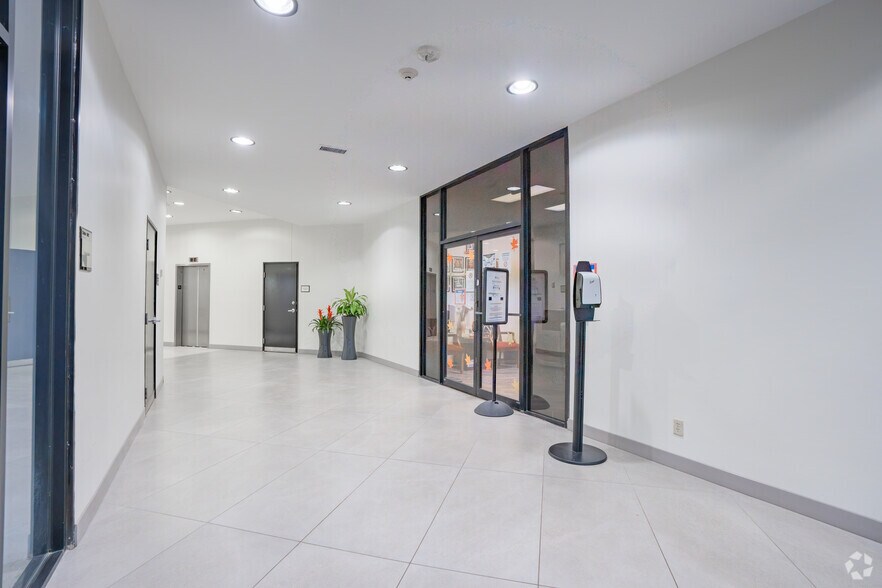 More Photos Of 1200 E Copeland Rd, Arlington Office For Lease