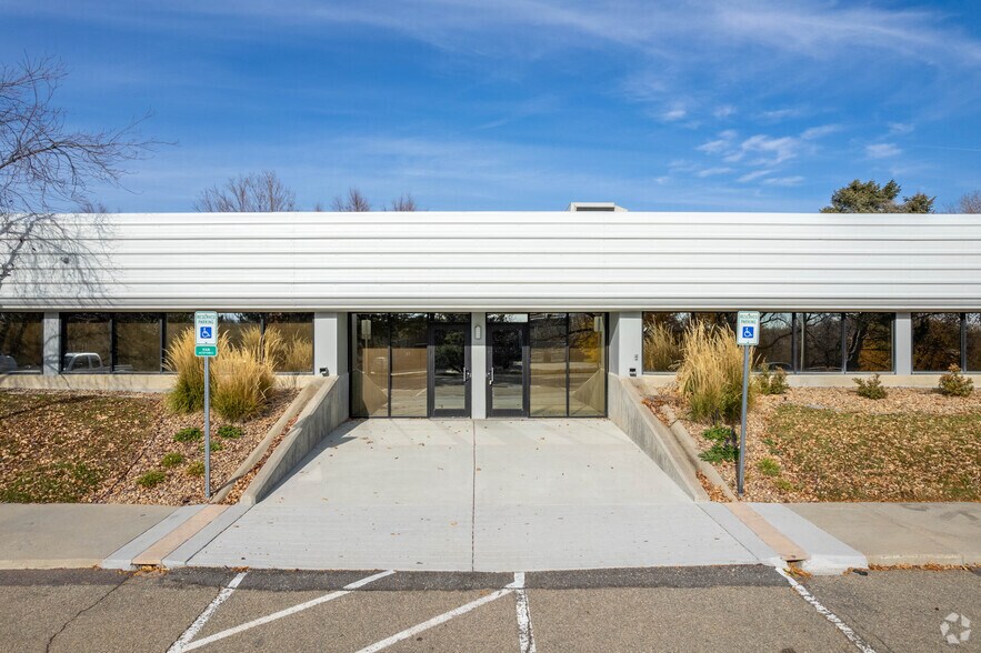 More Photos Of 1551 S Sunset St, Longmont Flex For Lease