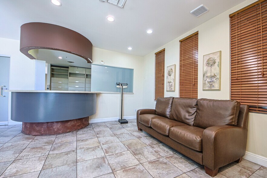 More Photos Of 18445 Vanowen St, Reseda Medical For Sale