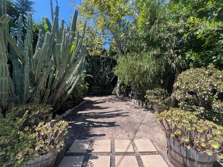 More Photos Of 4617-4619 W Washington Blvd, Los Angeles General Retail For Lease