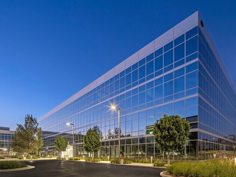 More Photos Of 46 Discovery, Irvine Unknown For Lease