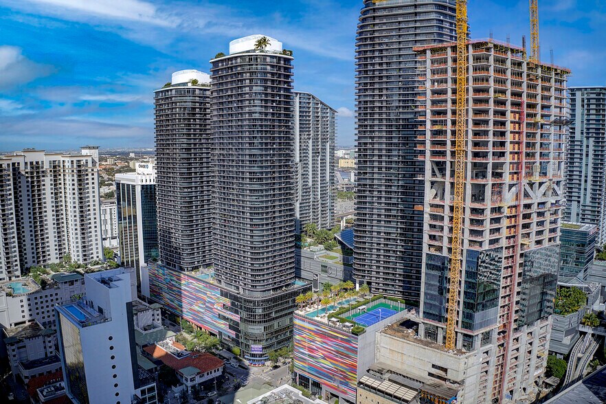 More Photos Of 25 SW 9th St, Miami Office Residential For Lease
