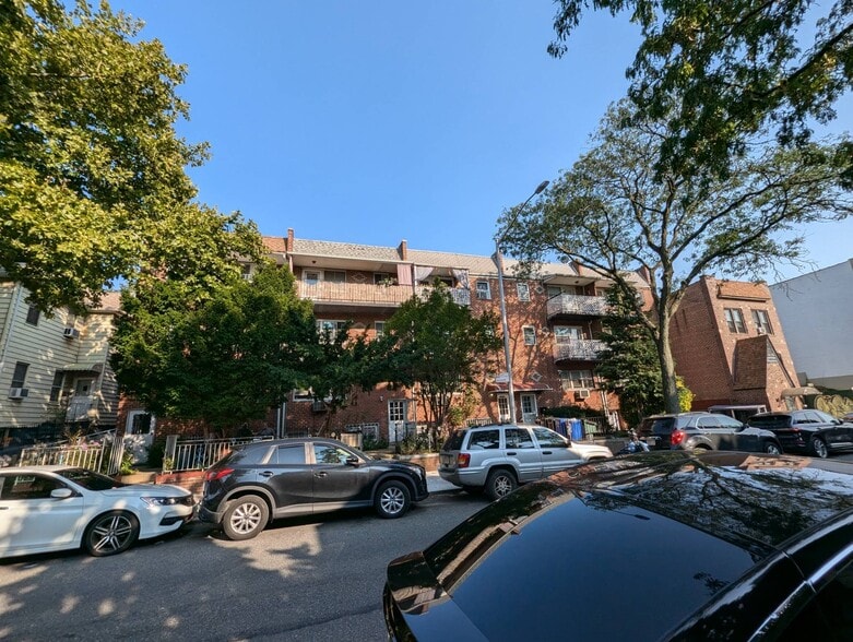 Primary Photo Of 4309 54th St, Woodside Apartments For Sale