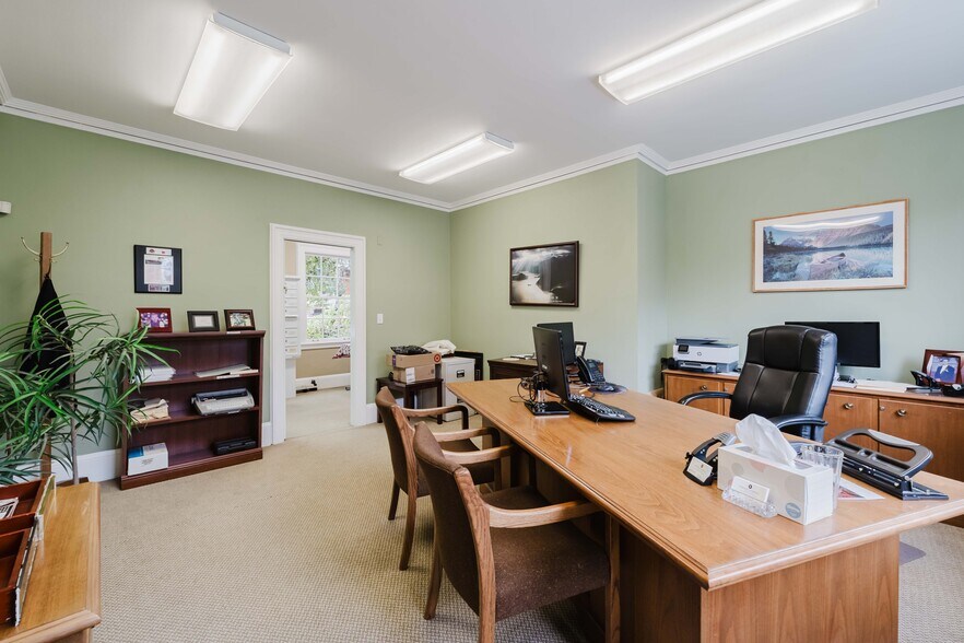 More Photos Of 2165 SW Main St, Portland Office For Sale