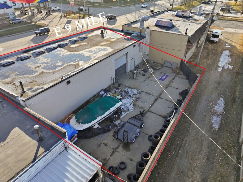 More Photos Of 6737 E Nine Mile Rd, Warren Warehouse For Lease