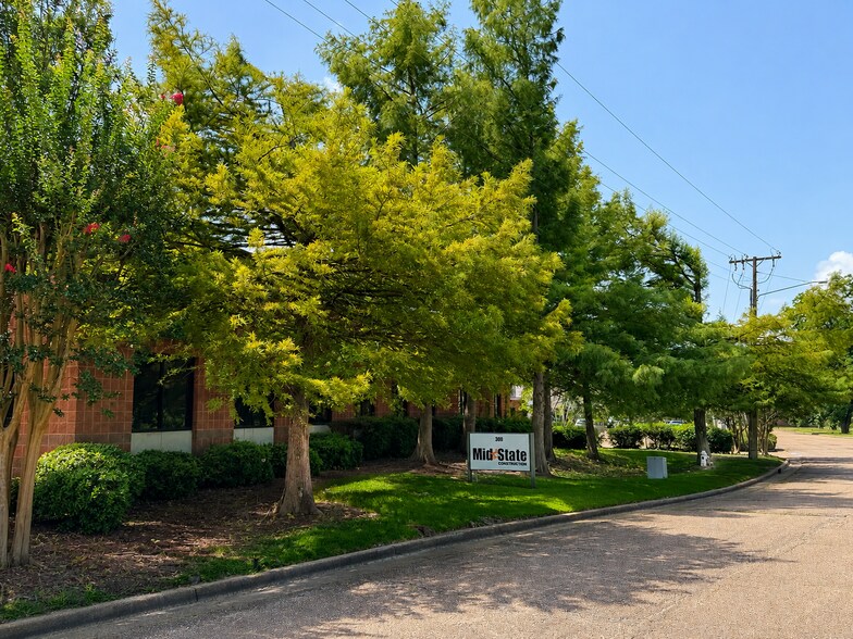 More Photos Of 100 Briarwood West Dr, Jackson Unknown For Lease