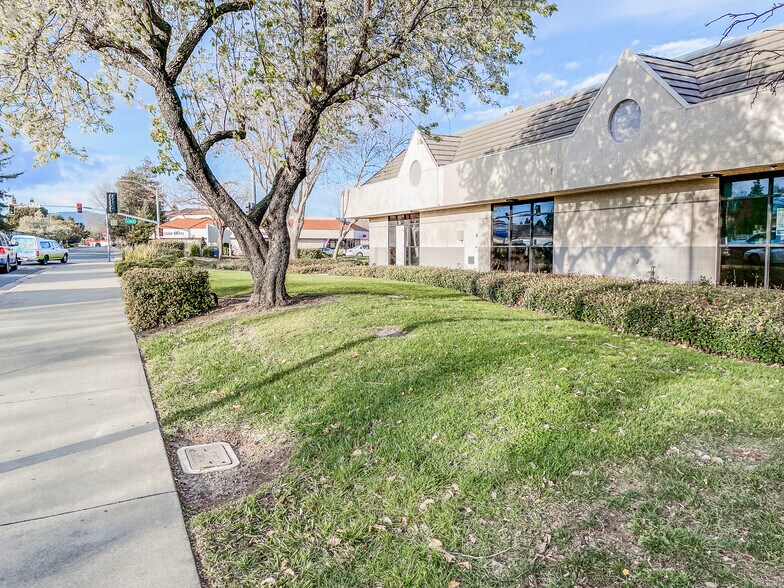 More Photos Of 1975 W Texas St, Fairfield Freestanding For Lease