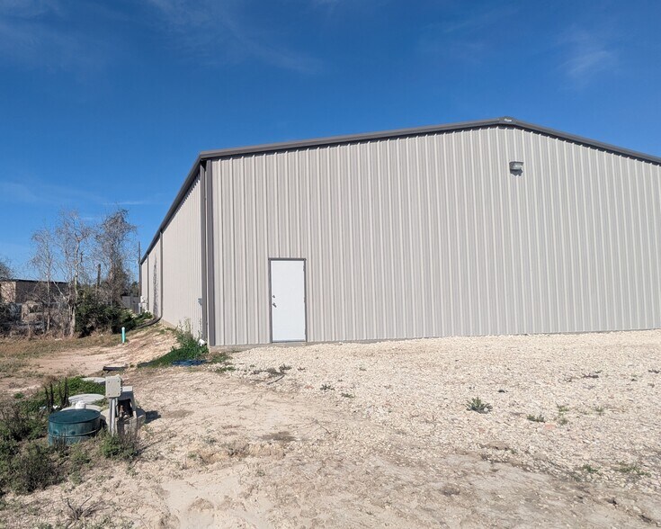 More Photos Of 7245 FM 1006 Rd, Orange Warehouse For Lease