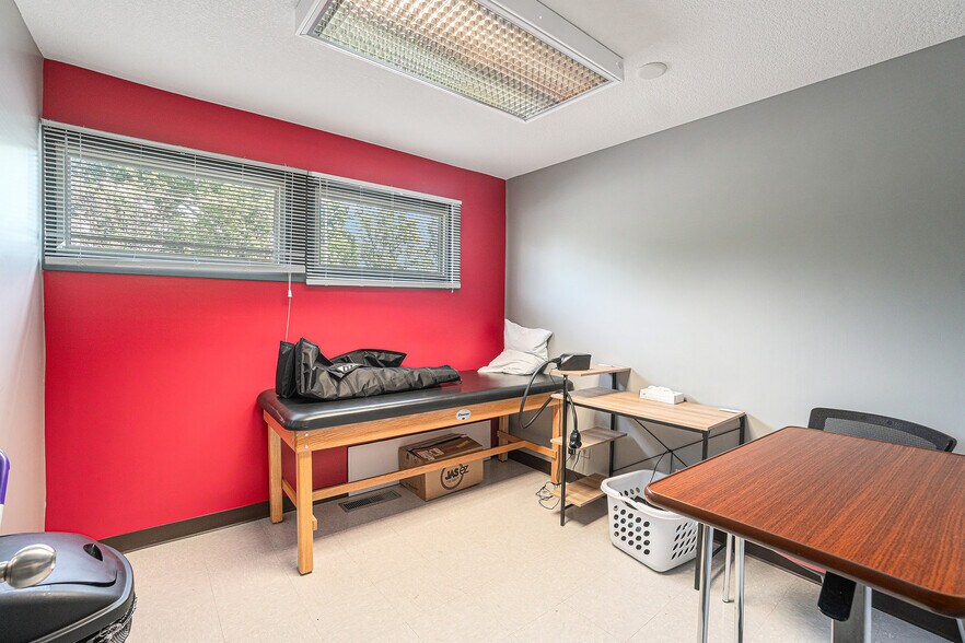 More Photos Of 2 Holly Ln, Paola Medical For Sale