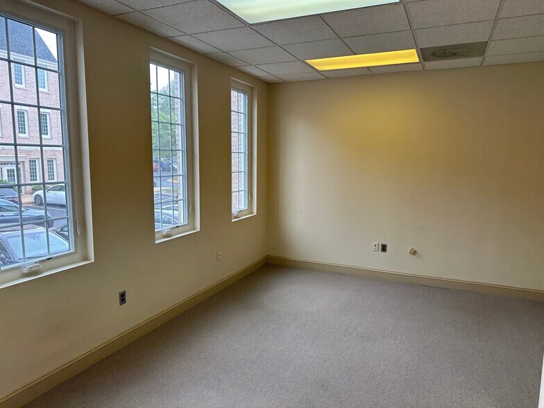 More Photos Of 3923 Blenheim Blvd, Fairfax Medical For Sale