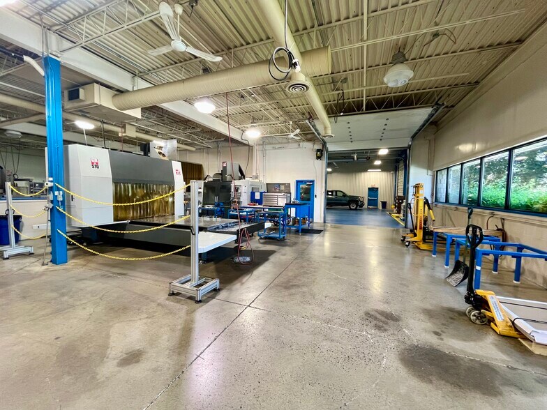 More Photos Of 95 Rankin St, Waterloo Flex For Sale