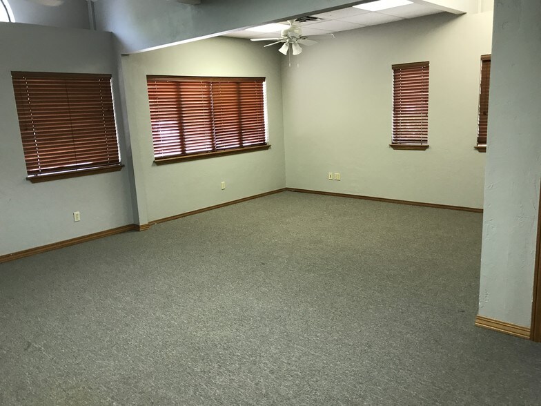 More Photos Of 501 E 15th St, Edmond Office For Lease