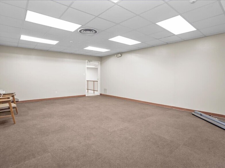 More Photos Of 1819 Spring St, Palestine Specialty For Sale