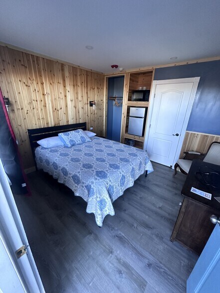 More Photos Of 430 S C St, Virginia City Hotel For Sale